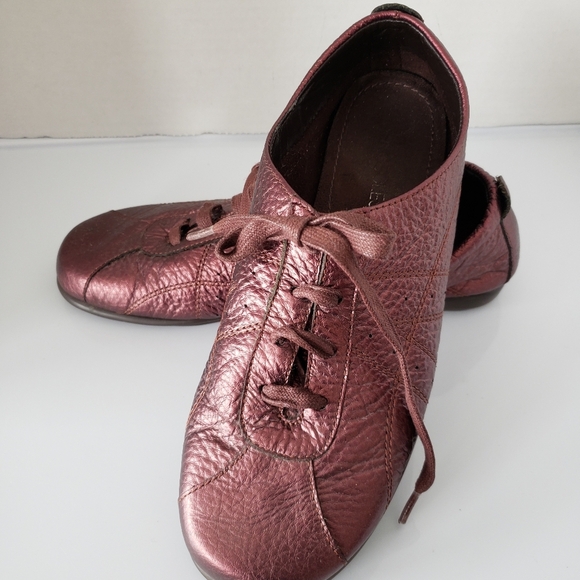🪻BOGO🪻 AEROSOLES Metallic Leather Sneakers "Toy Soldier" Size 8M - Picture 3 of 9
